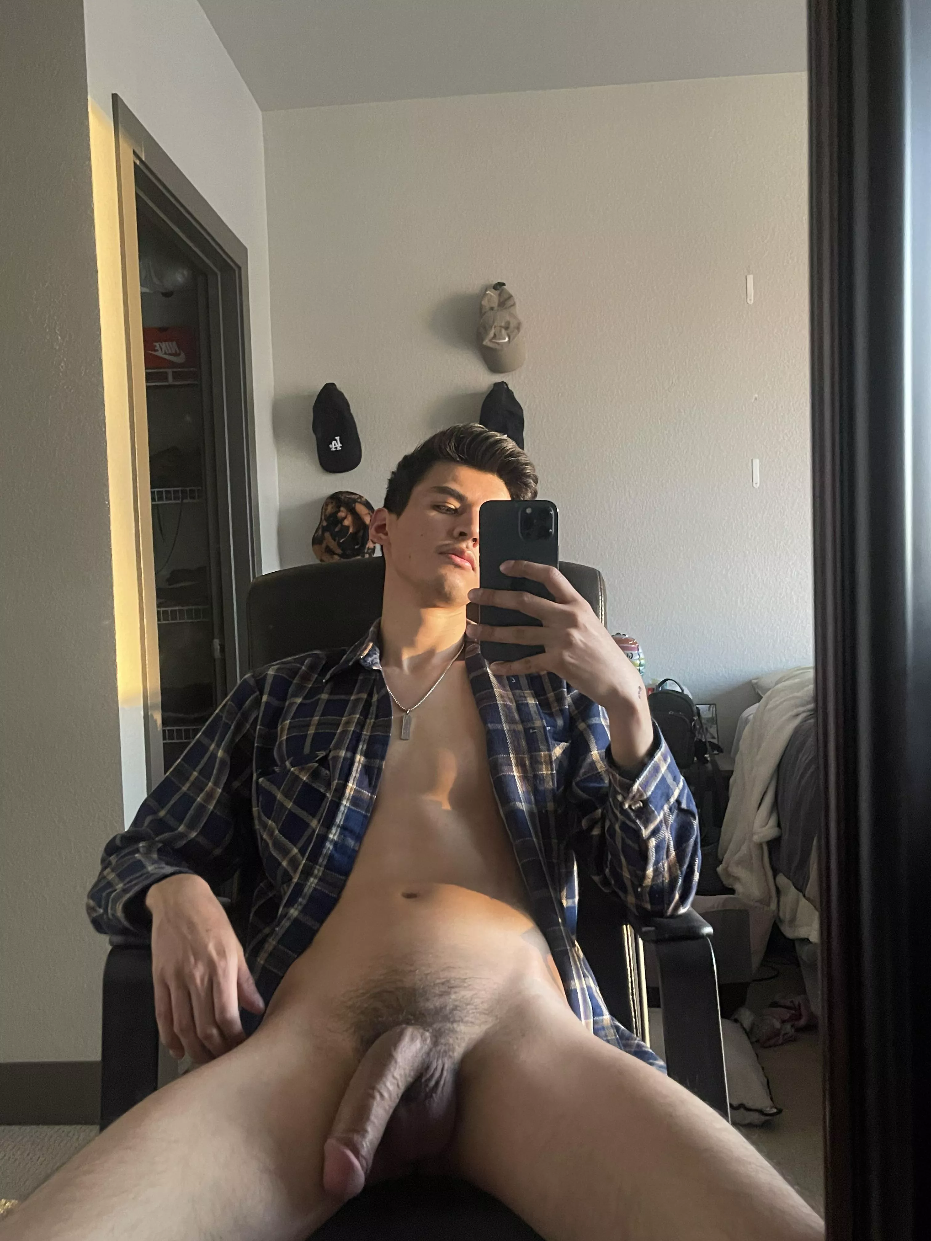 It’s flannel Friday boys. Here’s my flaccid massive cock posted by NicholasGarciaa