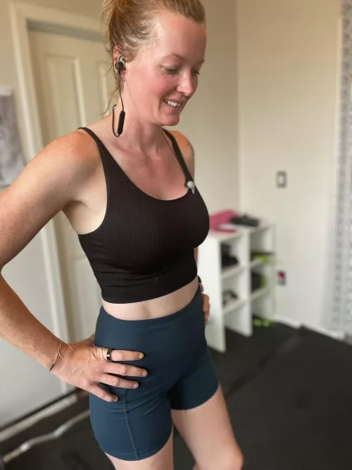 It’s Friday! Don’t forget your workout so we can drink a few tonight. [f] by Fitcouple