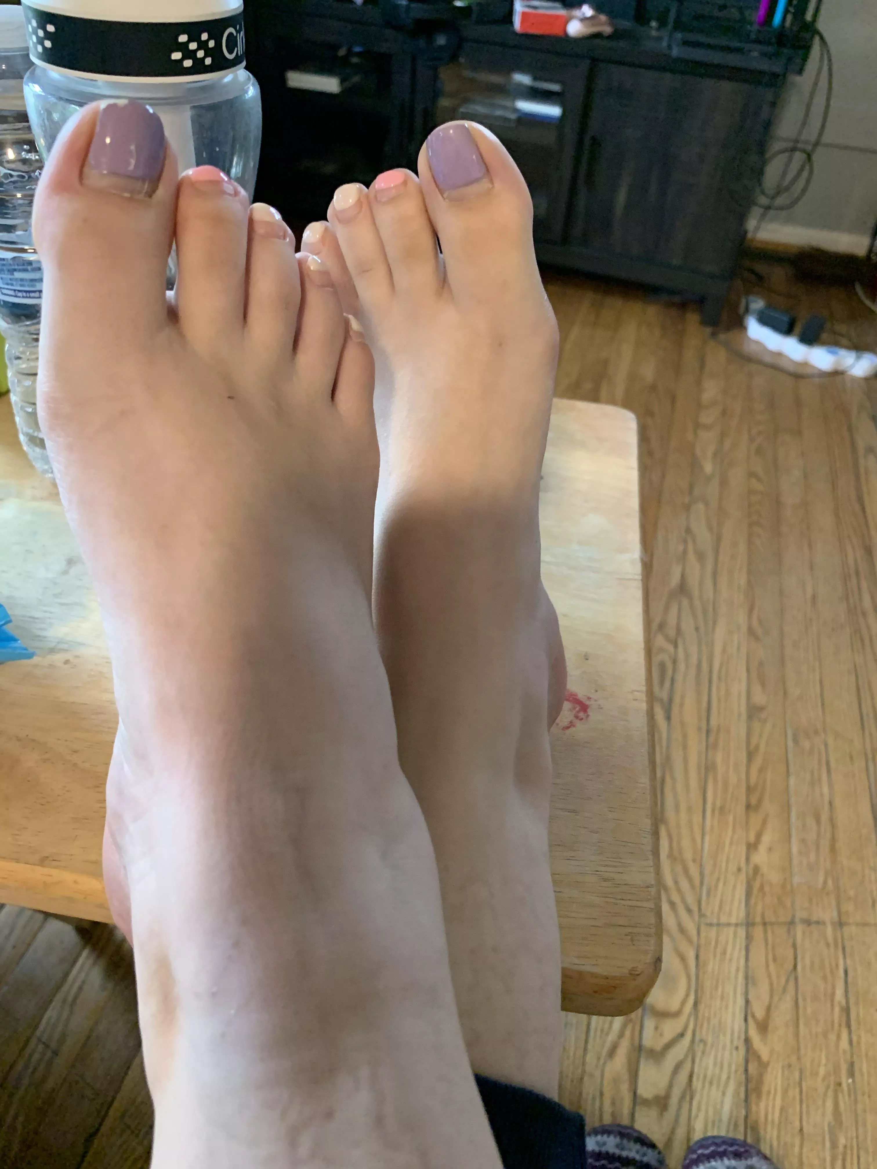 It’s Friday you know what that means? Time to get kinky… [selling] [pics] [vid] [joi] & more [kik] amyrosefeet posted by Amyrosefeet