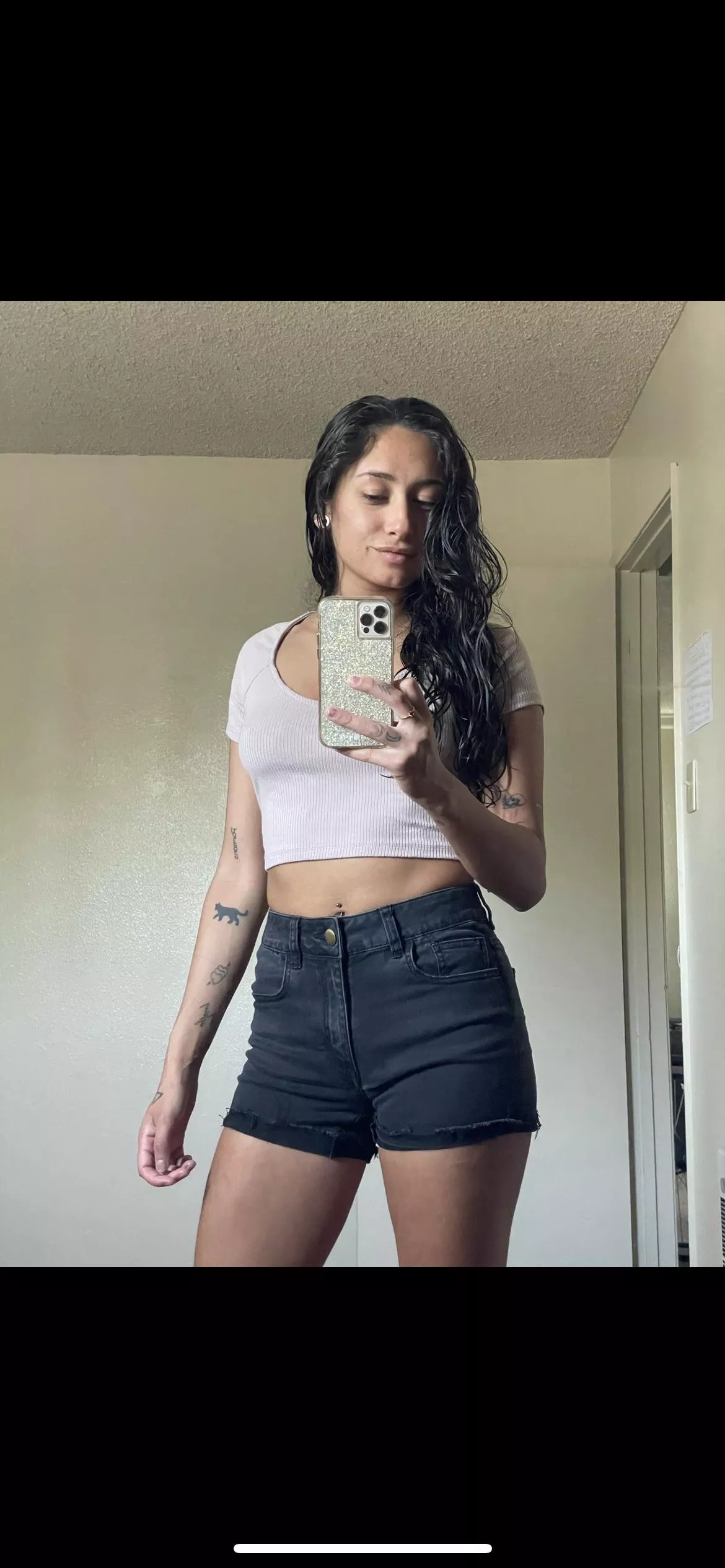 it’s getting hotter out which means crop top season 😈 posted by venusblue_x