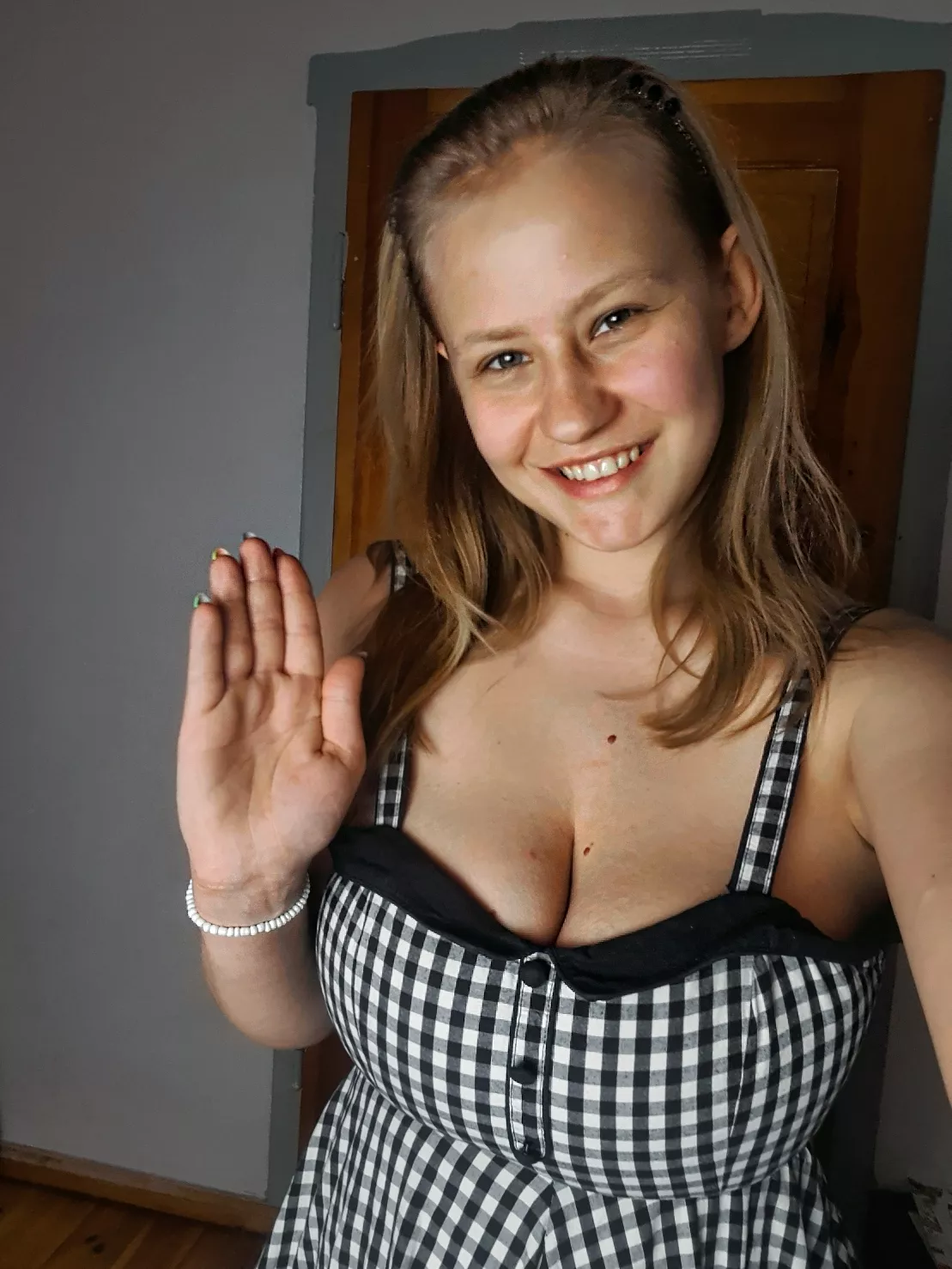 It's me. A normal modest girl in a new spring dress. No makeup posted by CukierkowaZgrywuska