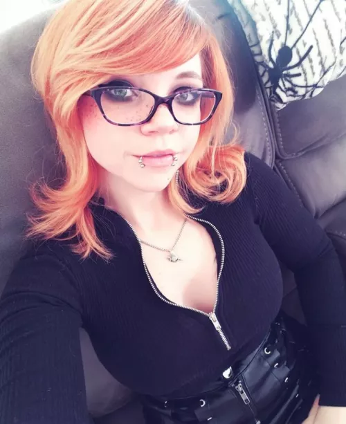 it's me, but with glasses! by Panic_Keyryn