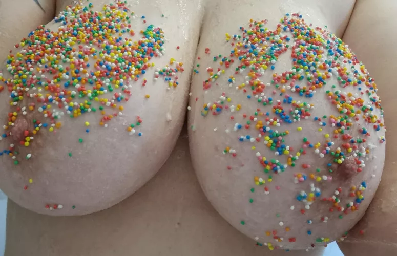 ITS MY BIRTHDAY, here is my gift to you by mbunnyiss