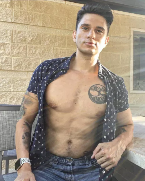 It’s my birthday!! 🥳 🎉 🎂 I don’t feel 33 😅 by Colombianonico