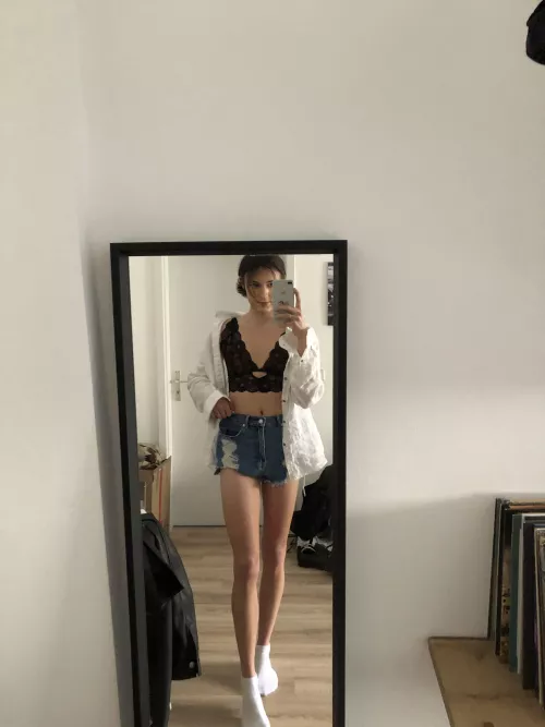 it‘s my first pic, pls don’t kill me by chillingcherry