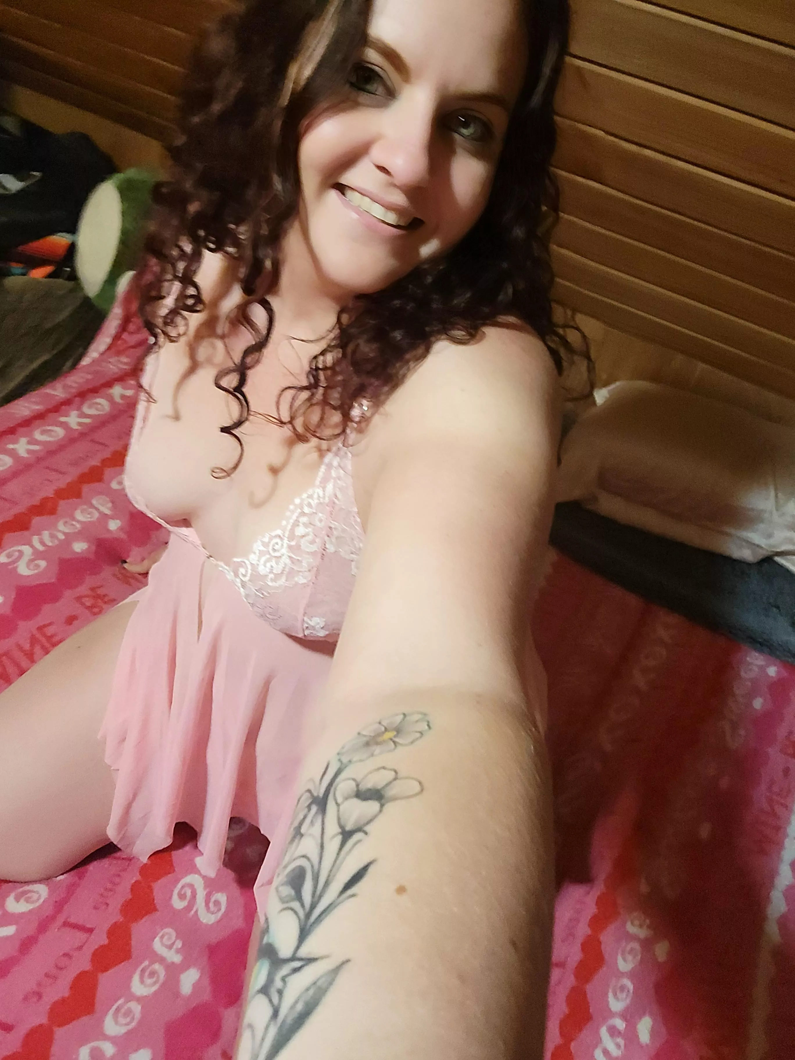 It's my first time posting.. I'm shy but also love attention! I'm trying to learn how to feel sexy in my skin (31) posted by SparrowOnAHill