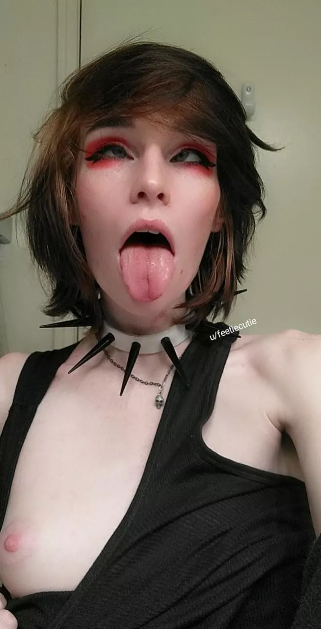 It's not hard to make me ahegao ;) posted by feetiecutie