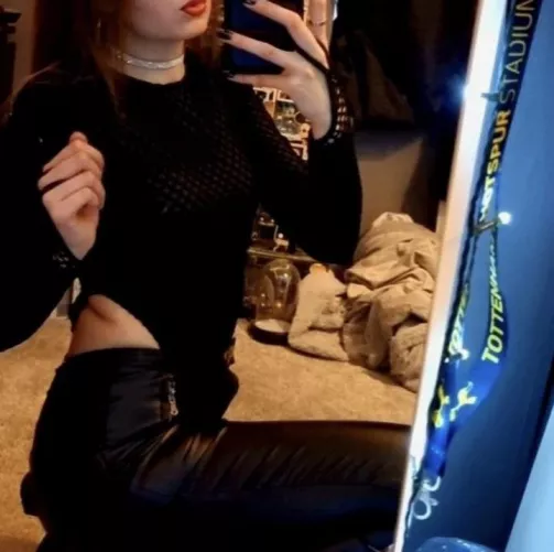 It’s rude if you don’t stare x by Stunning_Emma_DPP