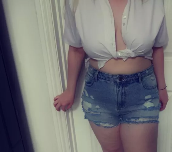 it's such a hot day🥵 by itsJessieTee