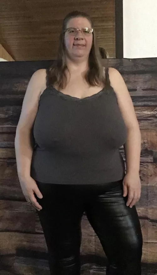 It’s the weekend so the girls get to hang freely! by CharKrat