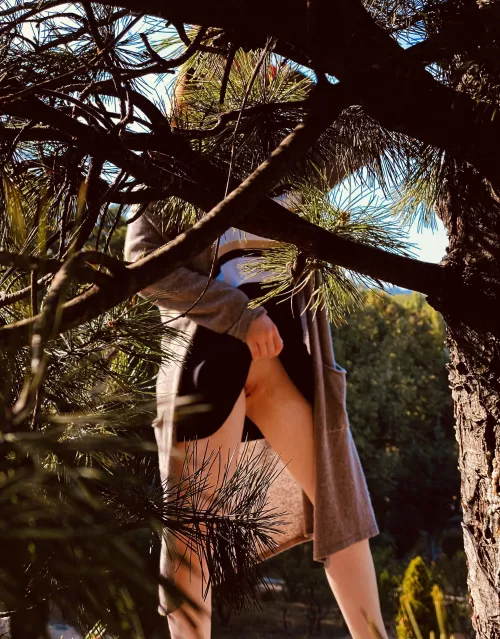 It's too hot to wear panties, isn't it? [f] [img] by pantylessmiss