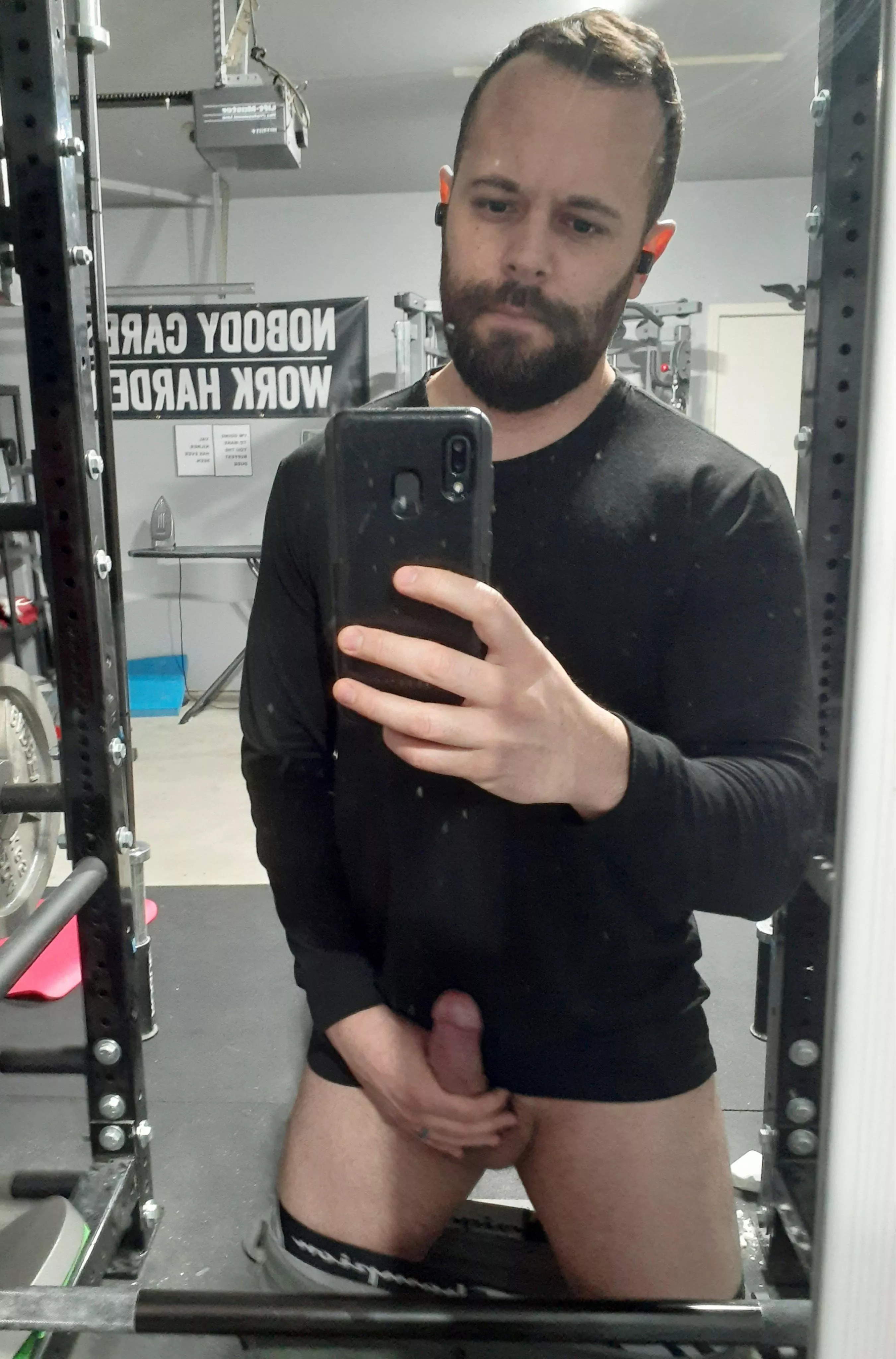 It's very important to warm up between sets posted by clovis_throwaway