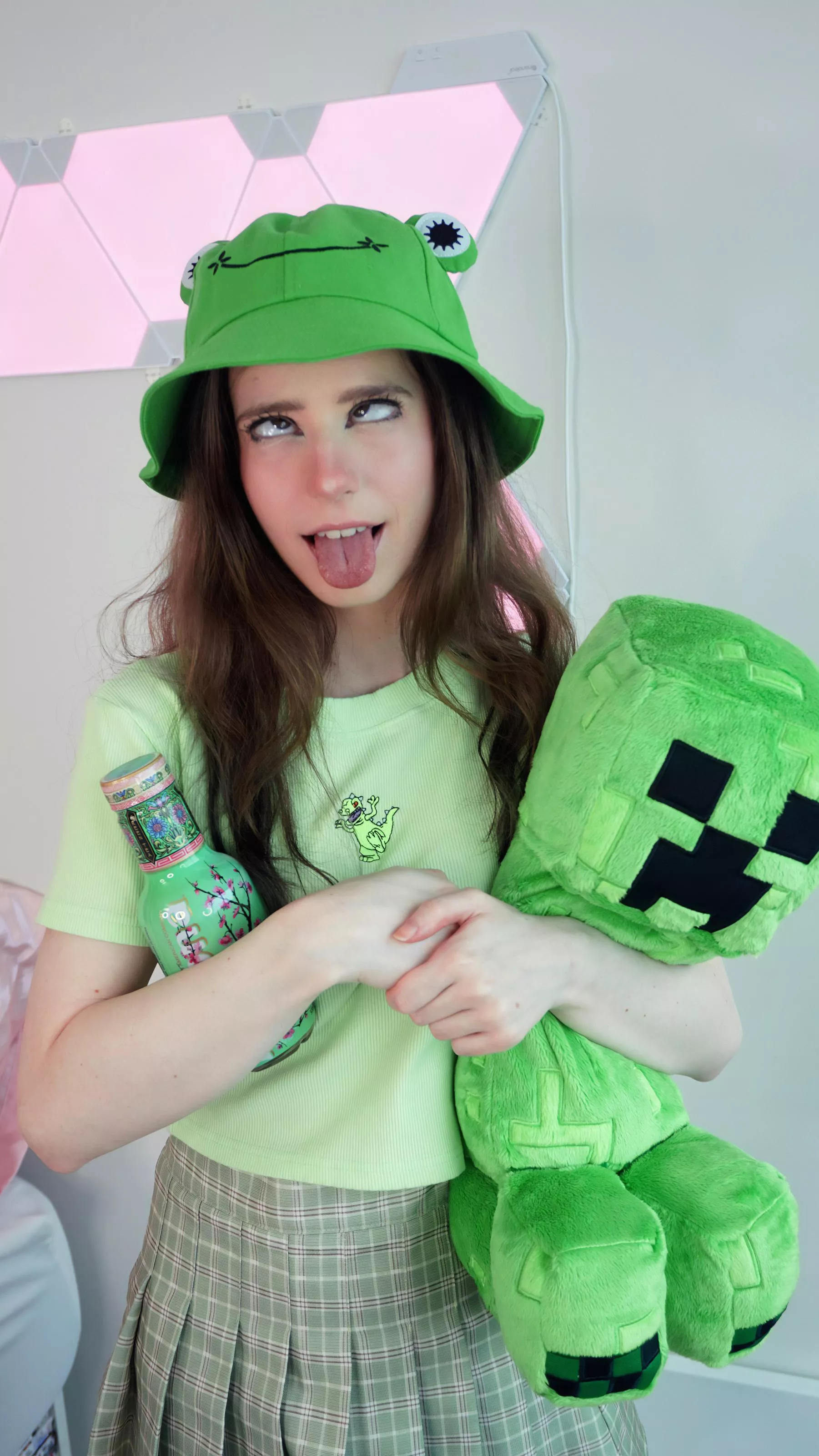 IT'S WEDNESDAY MY DUDES 🐸🐸🐸 posted by ellieraelol