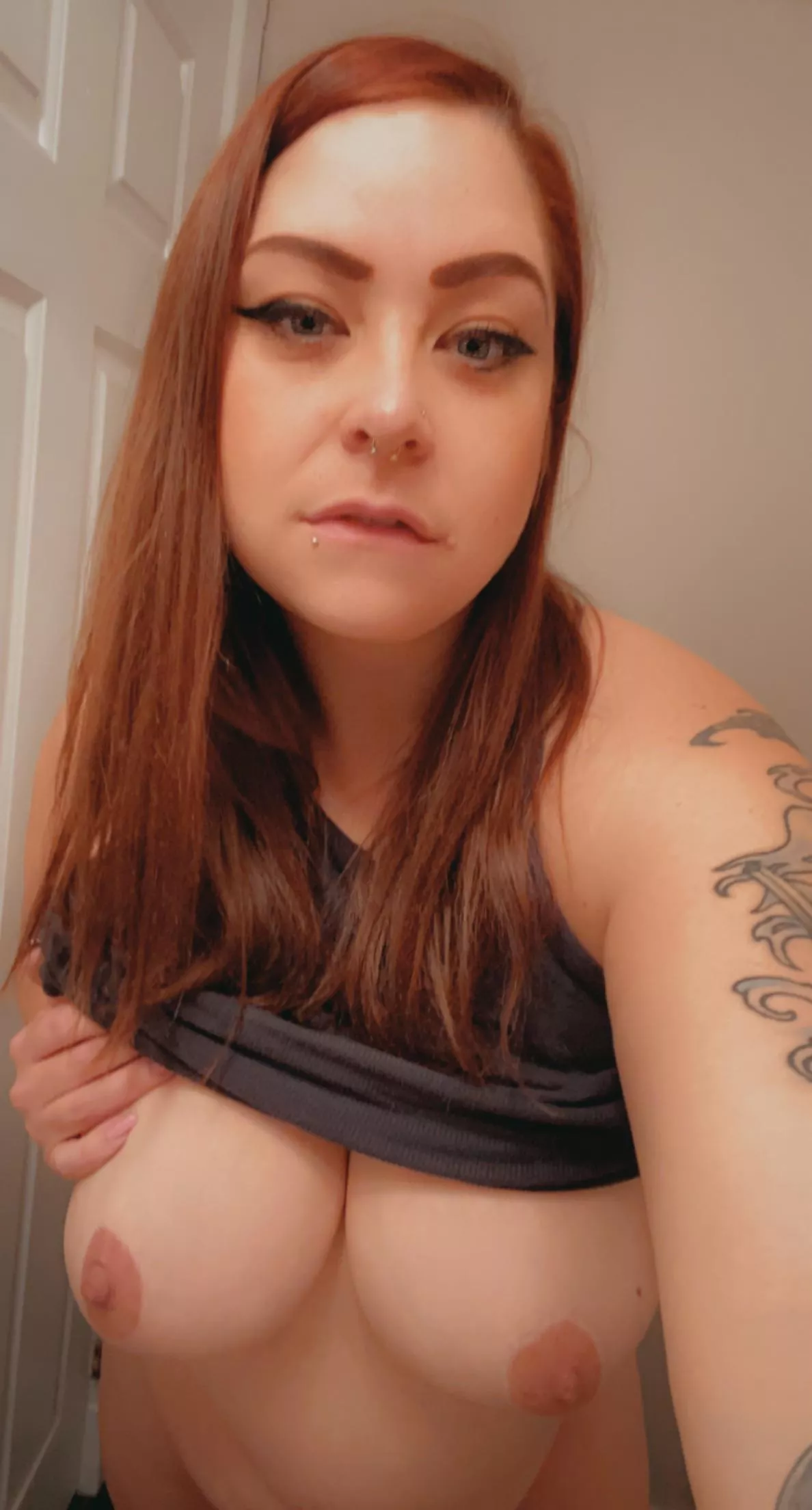 Iv been trying to be a good girl all day but your sure making it hard for me posted by LeahMoonstarzz