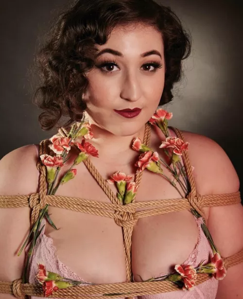 I’ve become obsessed with doing boudoir shoots and burlesque shows! I hope you enjoy it as much as I do 💜 by La-amazonia