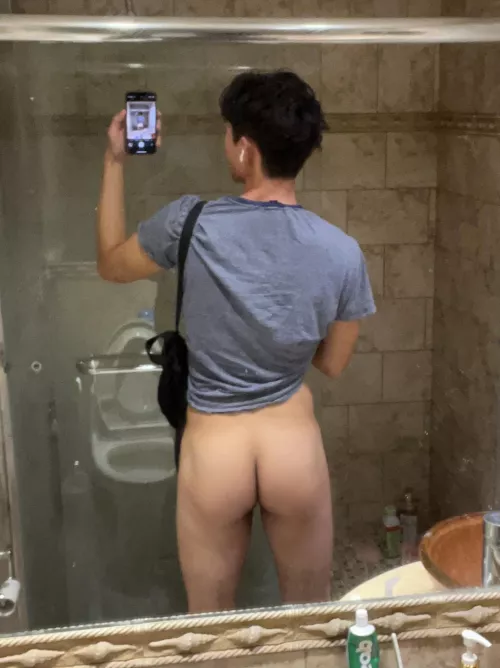 I’ve been going to school commando all semester and no one has noticed by zwdy