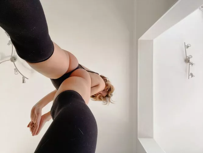 i've been told i have those breeding hips, we could make use of them? by ExasperatedVanguard