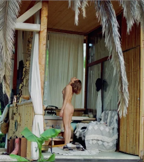 i've been told i have those breeding hips, we could make use of them? by ExasperatedVanguard