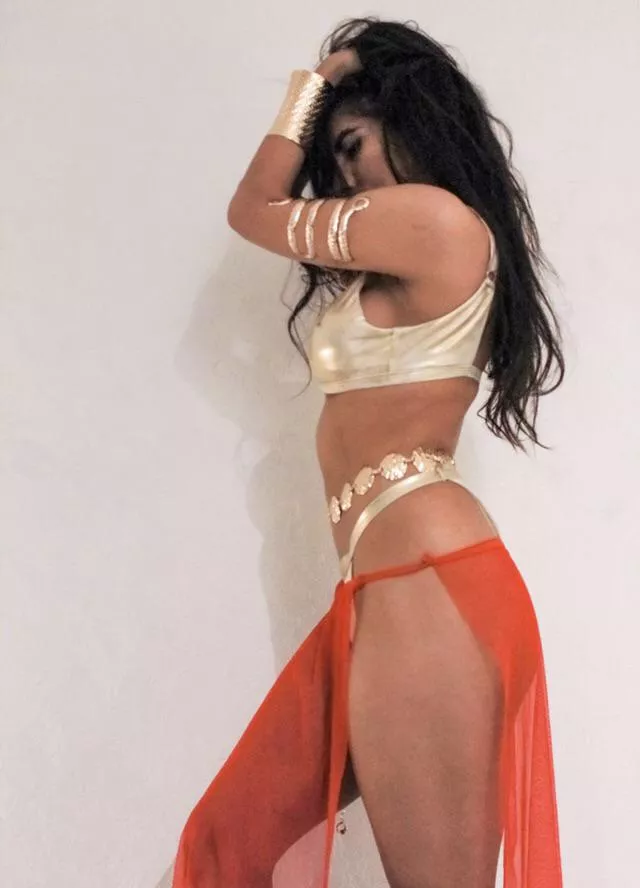 I’ve been waiting for you, dear Sultan. Come and watch me belly dance 💙⚔️⛓🤍 posted by BellydancerBeauty