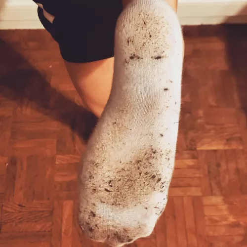 I've been wearing these all week and they're soooo smelly by FeetTouch