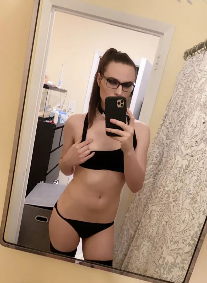 I've been working on my figure! I hope you like it! posted by AvaShade