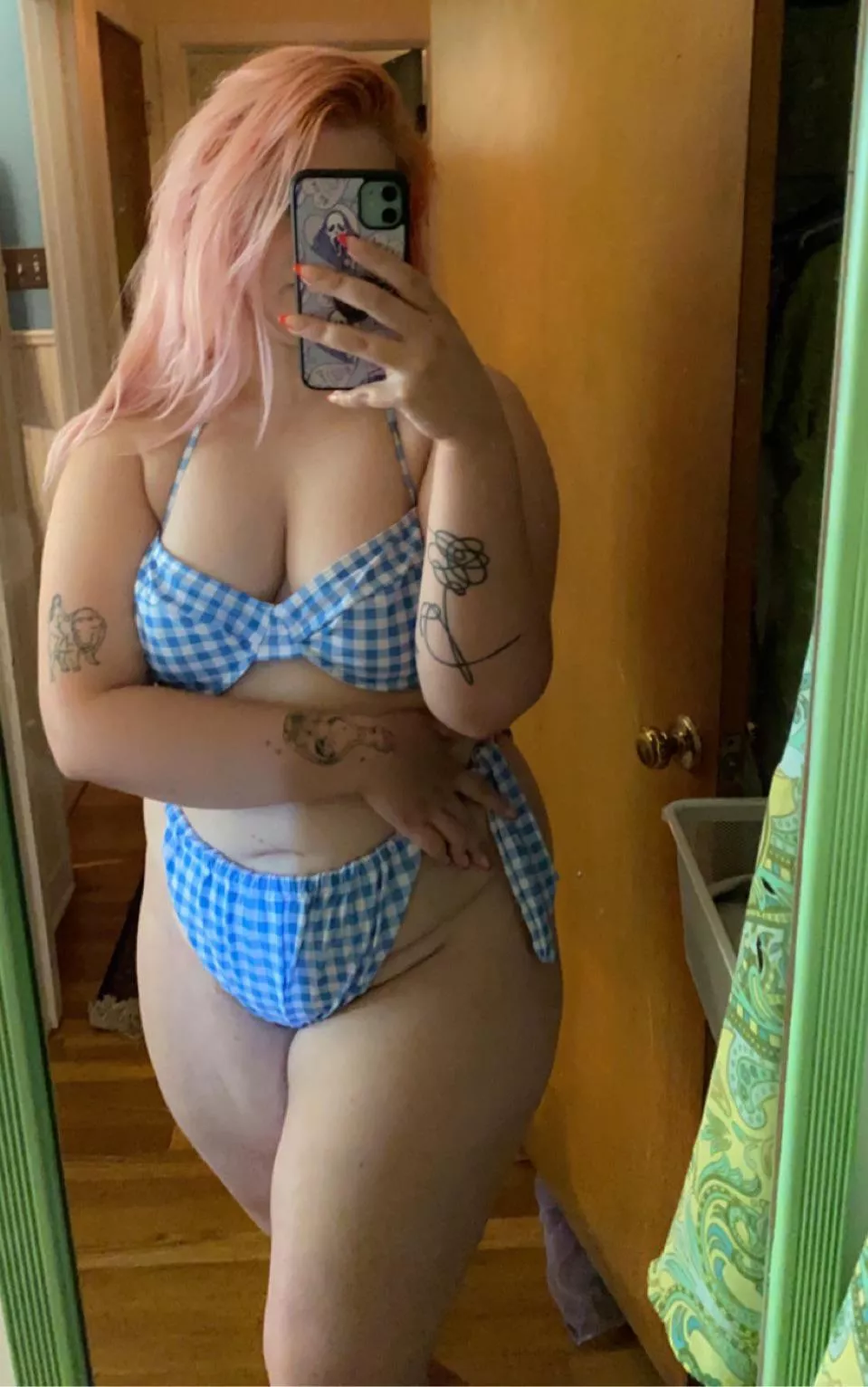 i’ve come back to resume my shenanigans - enjoy my beach body this sunday eve😜 [oc] posted by softie_xmommie