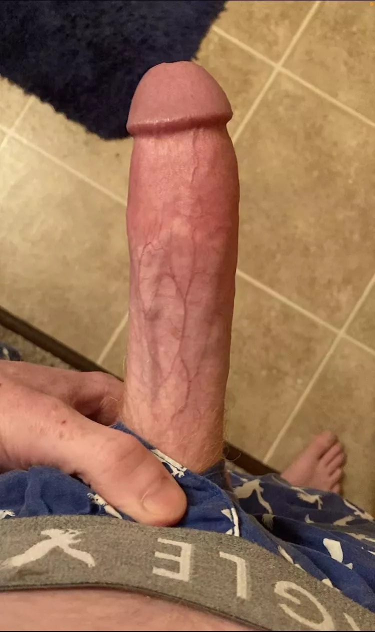 I've never shared my nudes before, so here goes nothing! Please let me know what you think :) posted by Batman_Donkey