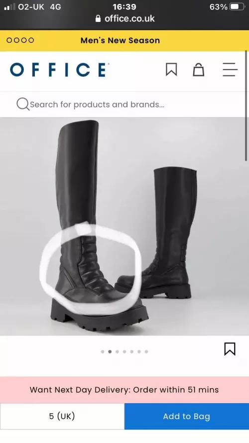 I've recently seen a reddit post where there was only this pic and no name and i can't manage to find them. can anyone help? by PotatoSlayerChip