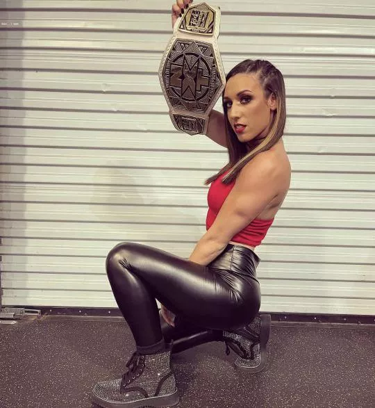 Jacy in leather leggings 🥵 posted by Upbeat-Ad770