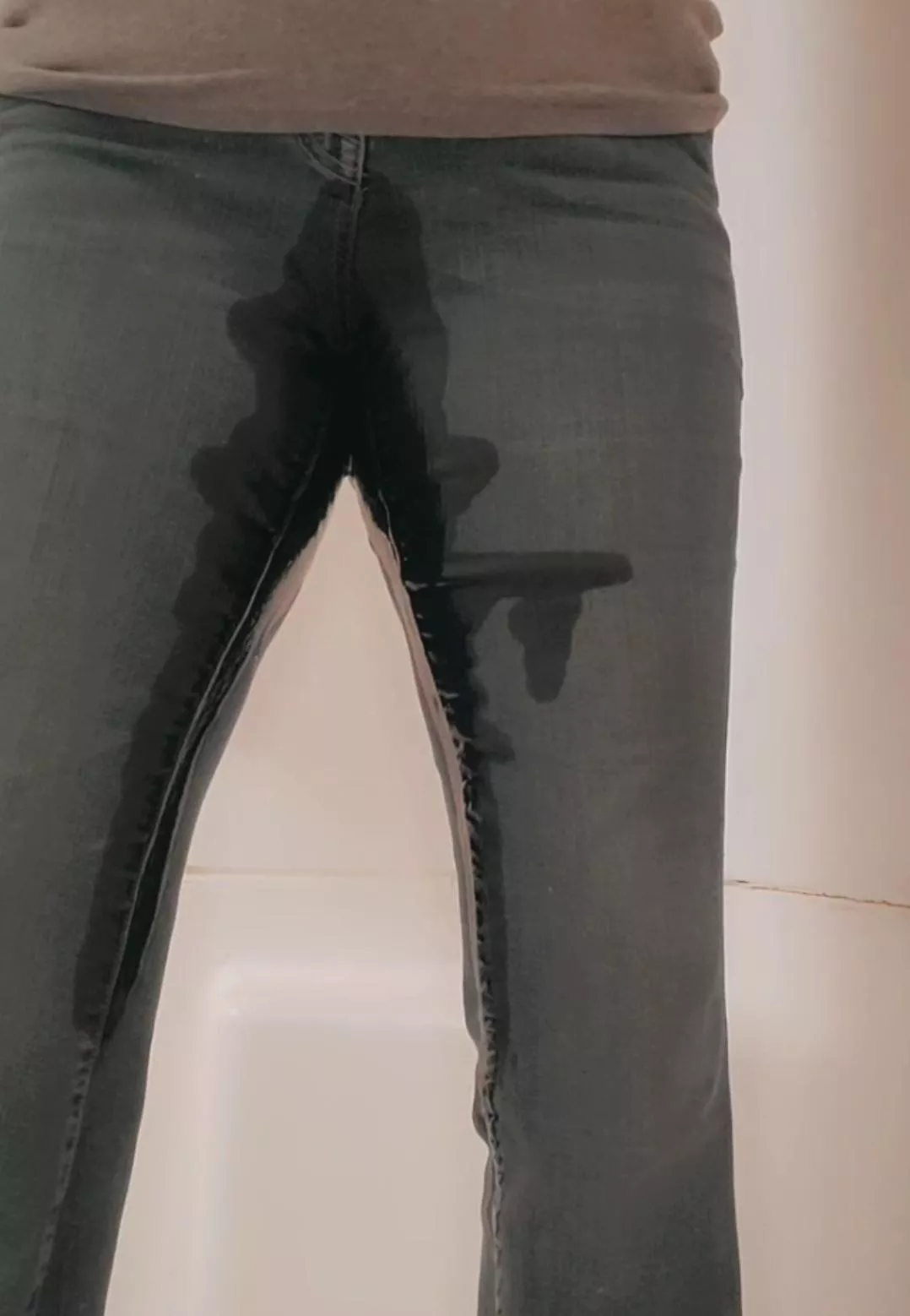 Jeans really show off how it spreads posted by annonbon