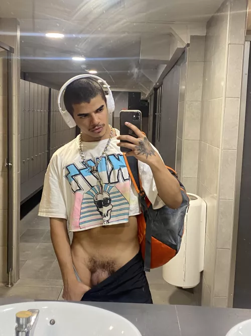 jerking off at gym toilettes😈wanna join?🔥check below👀 by scottwillliamd