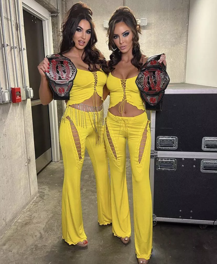 Jess and Cassie posted by wordsbetweenworlds