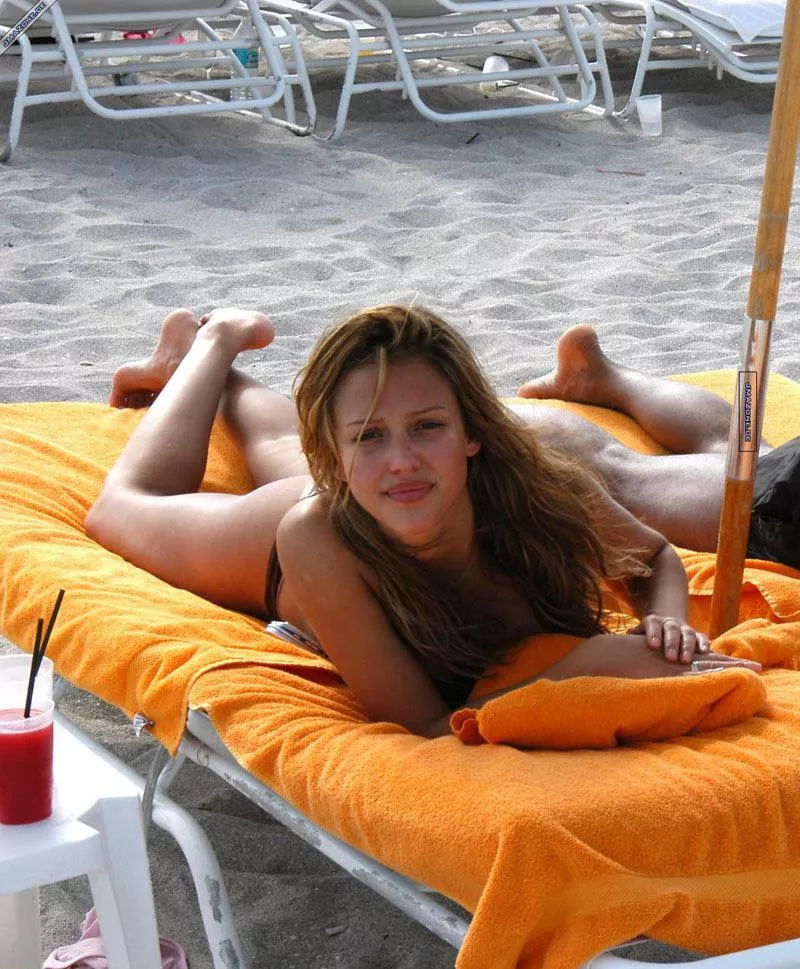 Jessica Alba posted by rockyfortis