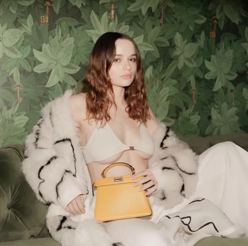 Joey King's underboobs by cor0094