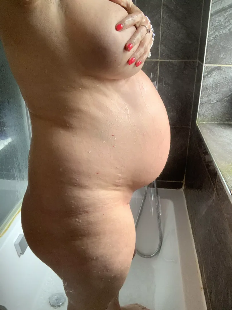 Join me and my pregnant body getting all wet! 💦 posted by Prettypregnant35