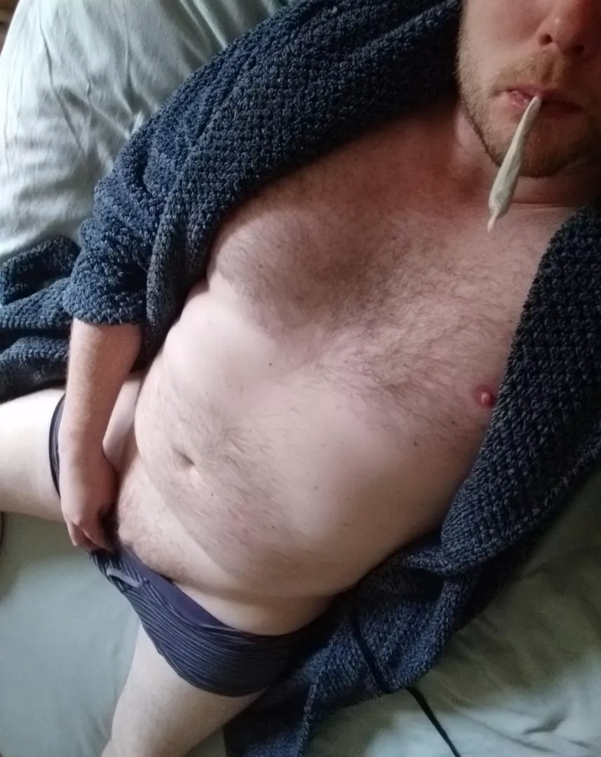 Joints, cuddles, and lots of mind-blowing sex is a perfect Sunday for me. What about you? 35 Irish kinkster. by SeamusOVagabond