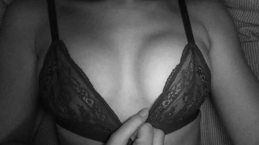 Joyn me on onlyfans, first 5 days free and the first 3 months 15% off xoxo 🤍 posted by mariexlouise