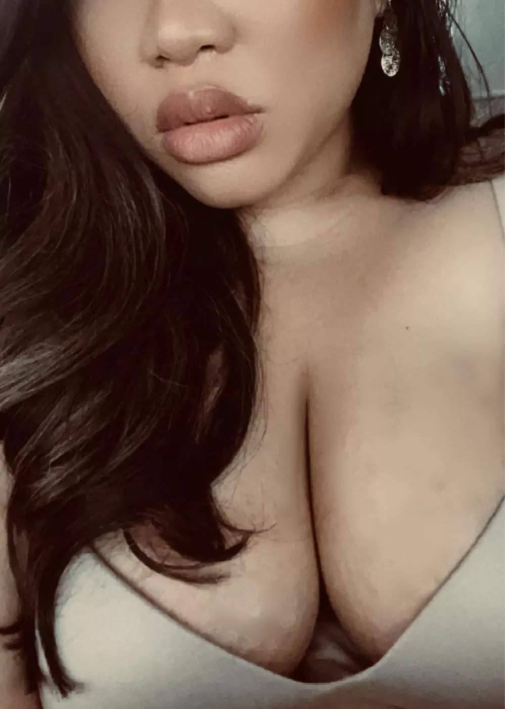 Juicy Asian Pears + DSL. Anyone intrerested ? 🍐🫦 posted by msagro2912