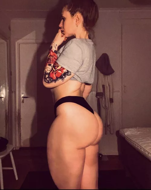 Julia by Candid-Neck-9810