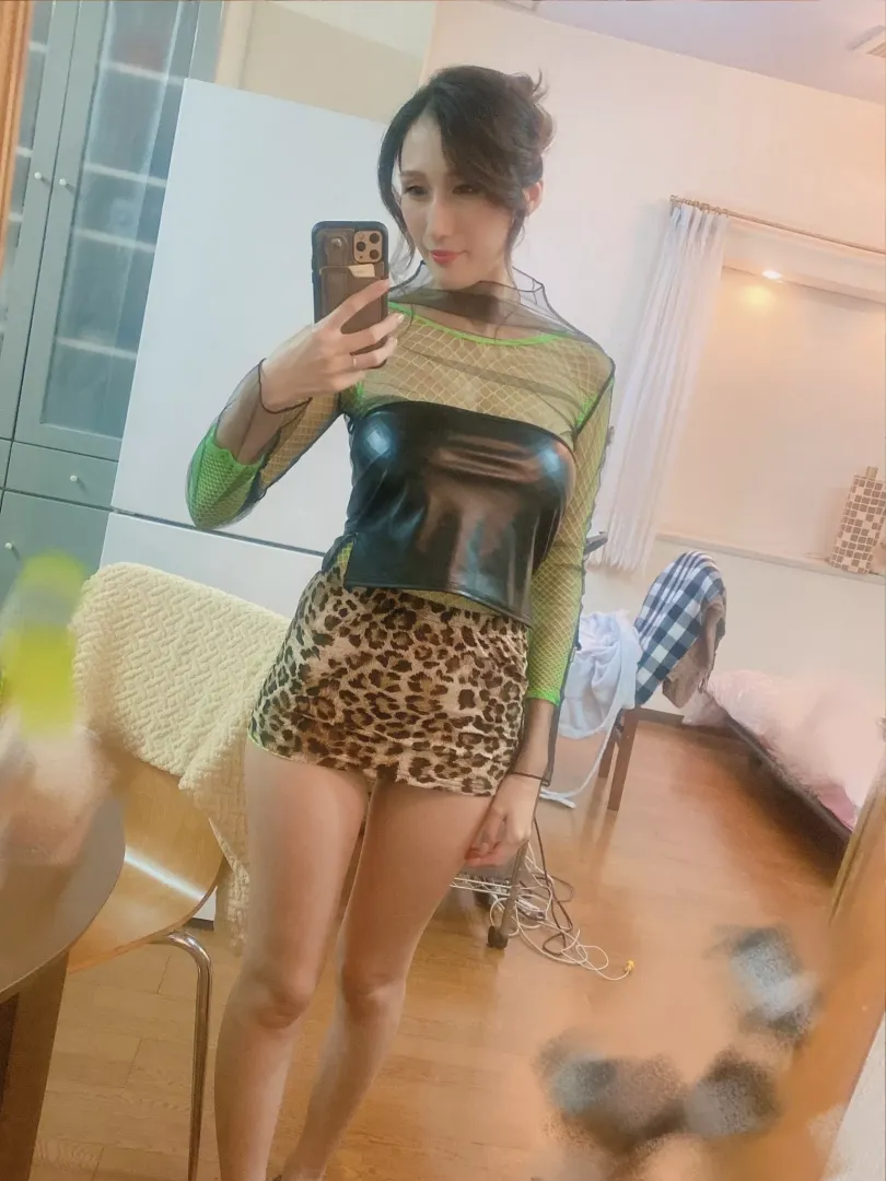Julia posted by aqDR7C67_1