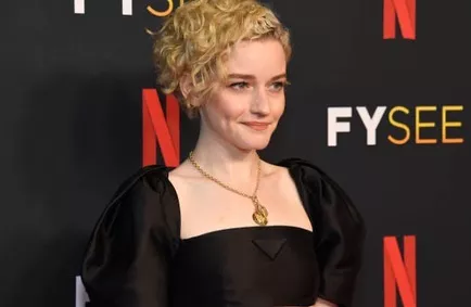 Julia Garner posted by GlamMetalLion