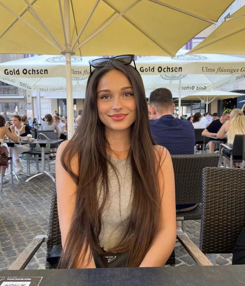 Julia Knezevic posted by Zowlish