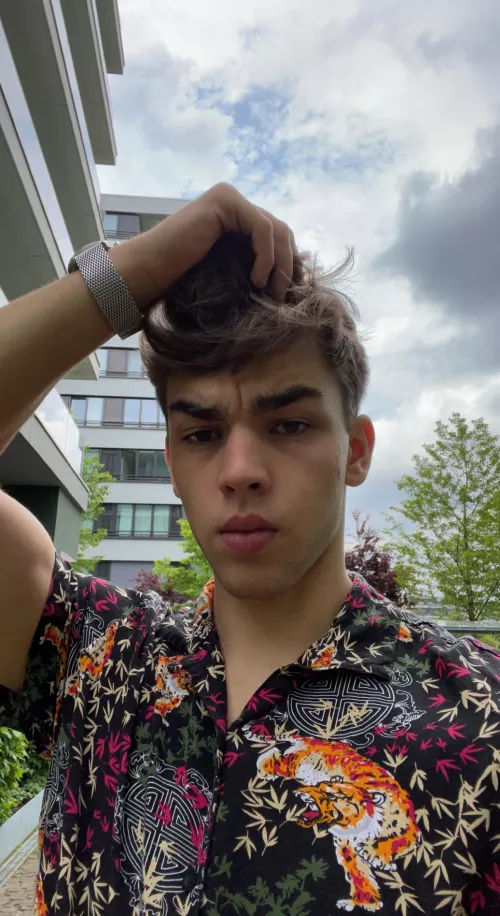 Just a 18 year old wishing you a great day❤️‍🔥 by Alternative_Visit791