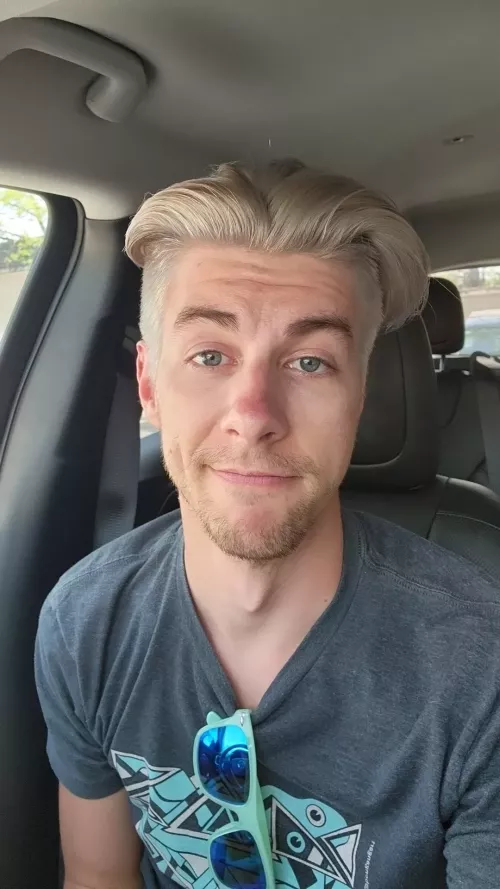 just a bit of a 💇🏼‍♂️ by snwbrdrxiii