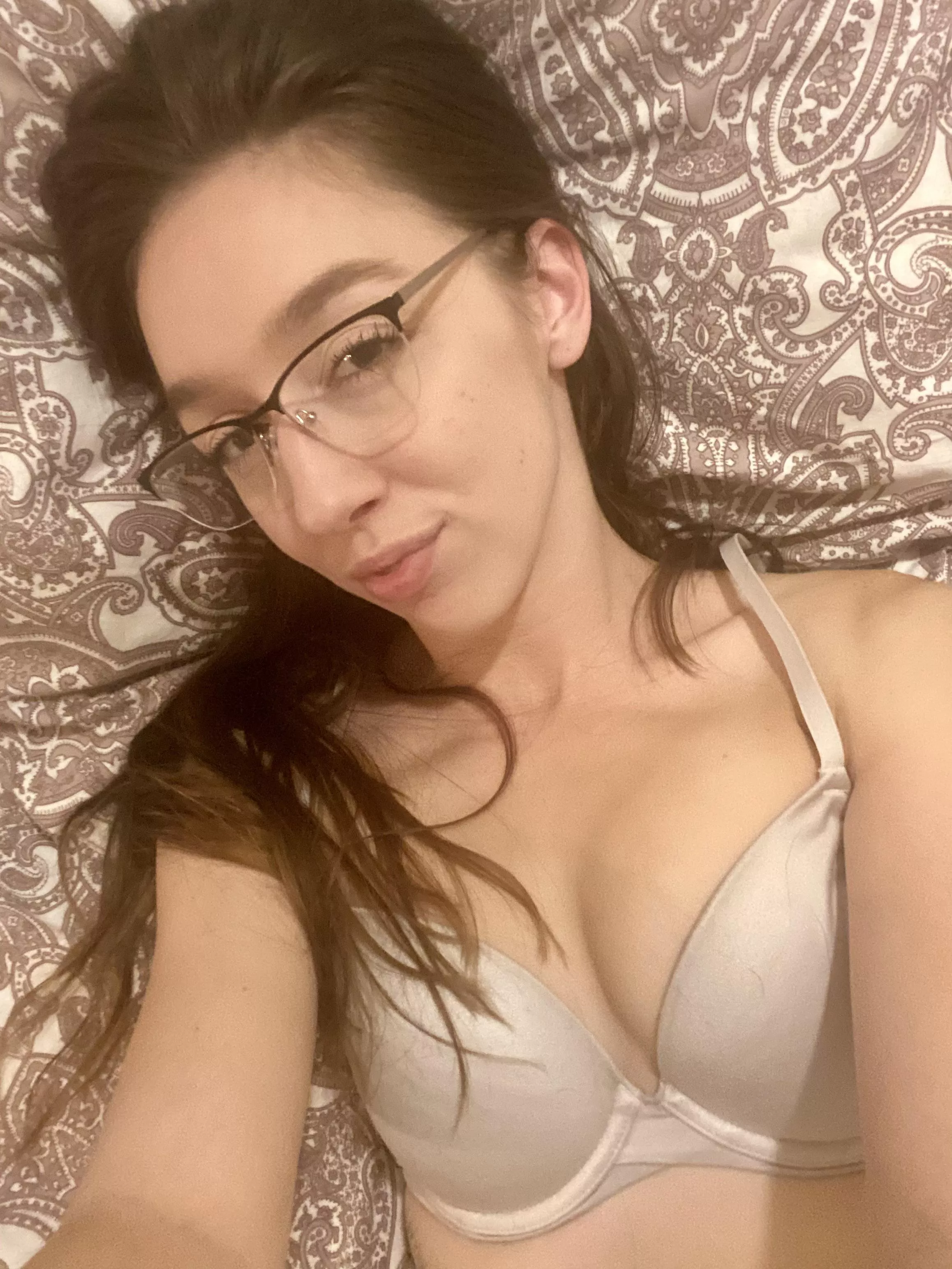 Just a cute lil blind gal chillaxin in bed 🥰 posted by Riley_babe