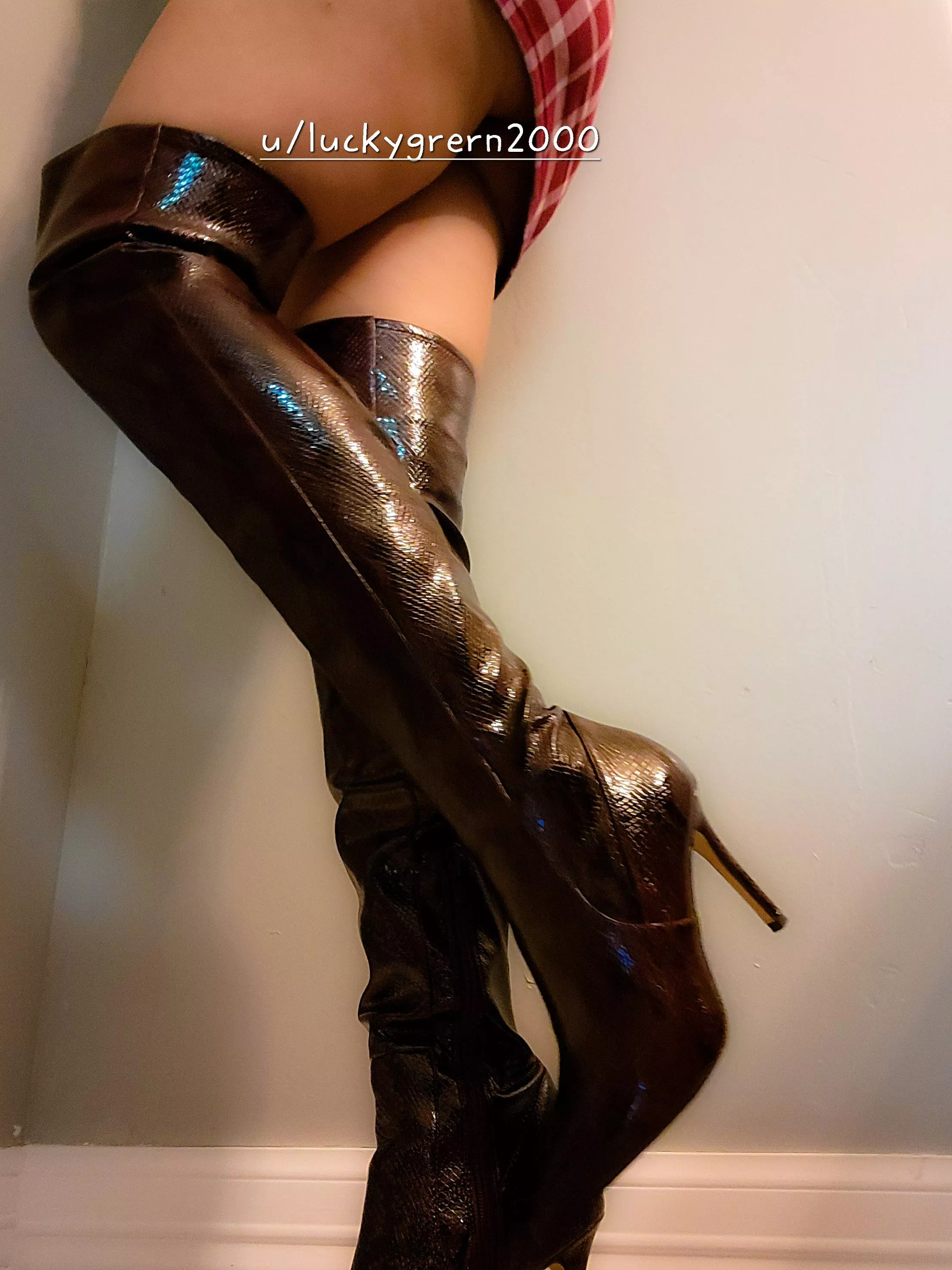 JUST A GIRL AND HER BOOTS 💋 posted by luckygreen2000