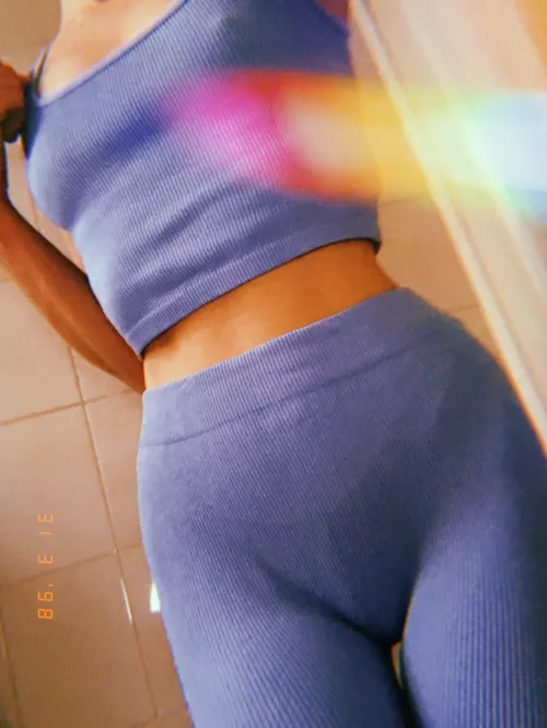 Just a glimpse of my tone by jasminedukes