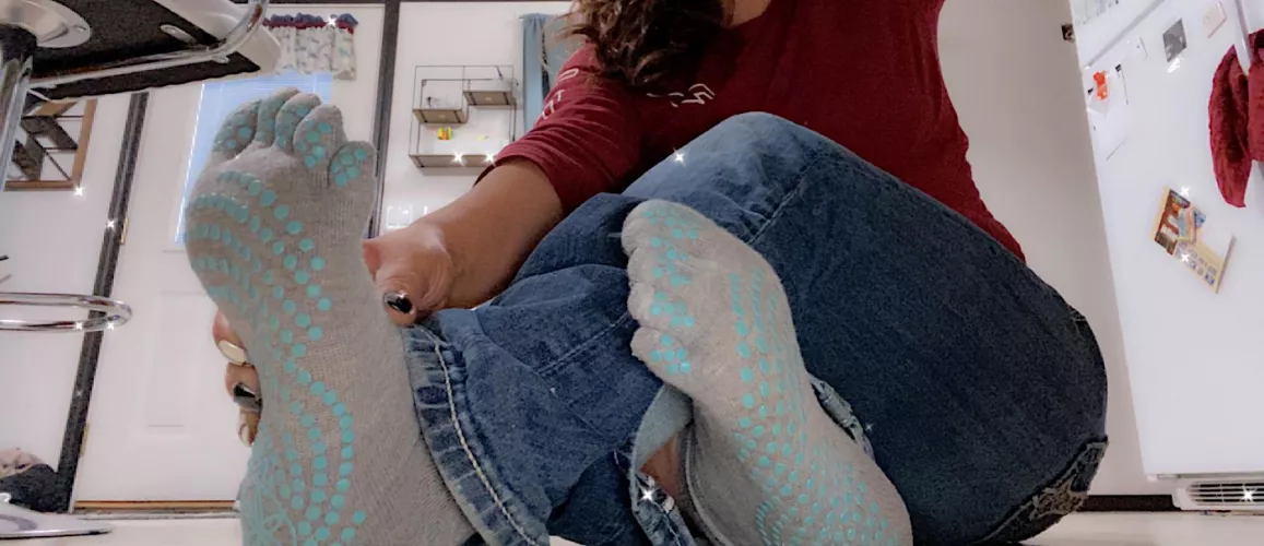 Just a lil peek at the ankle 😉! by Sassypeach420