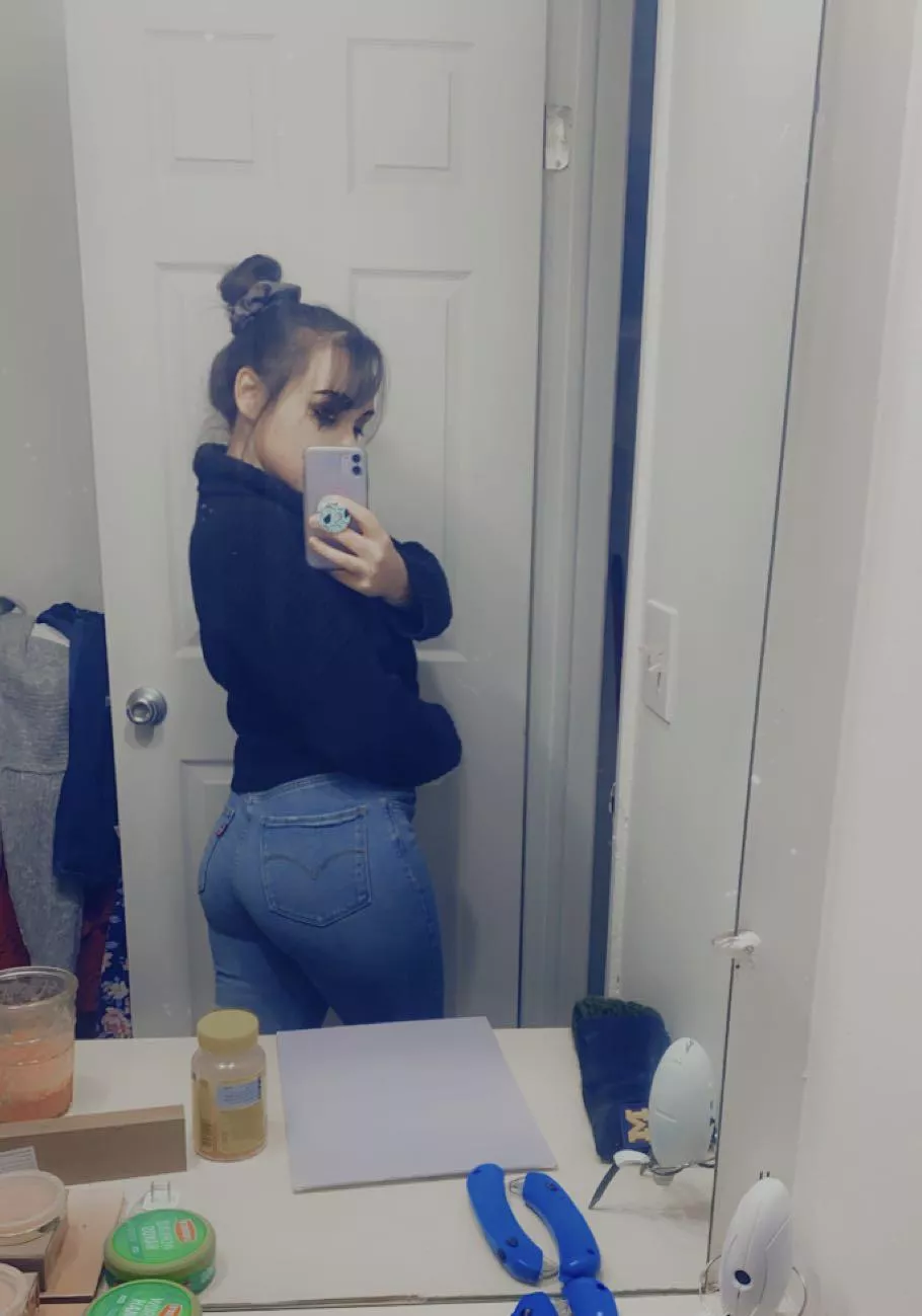 Just a little jean booty shot but it felt [f]itting enough here. posted by brocolicheeze