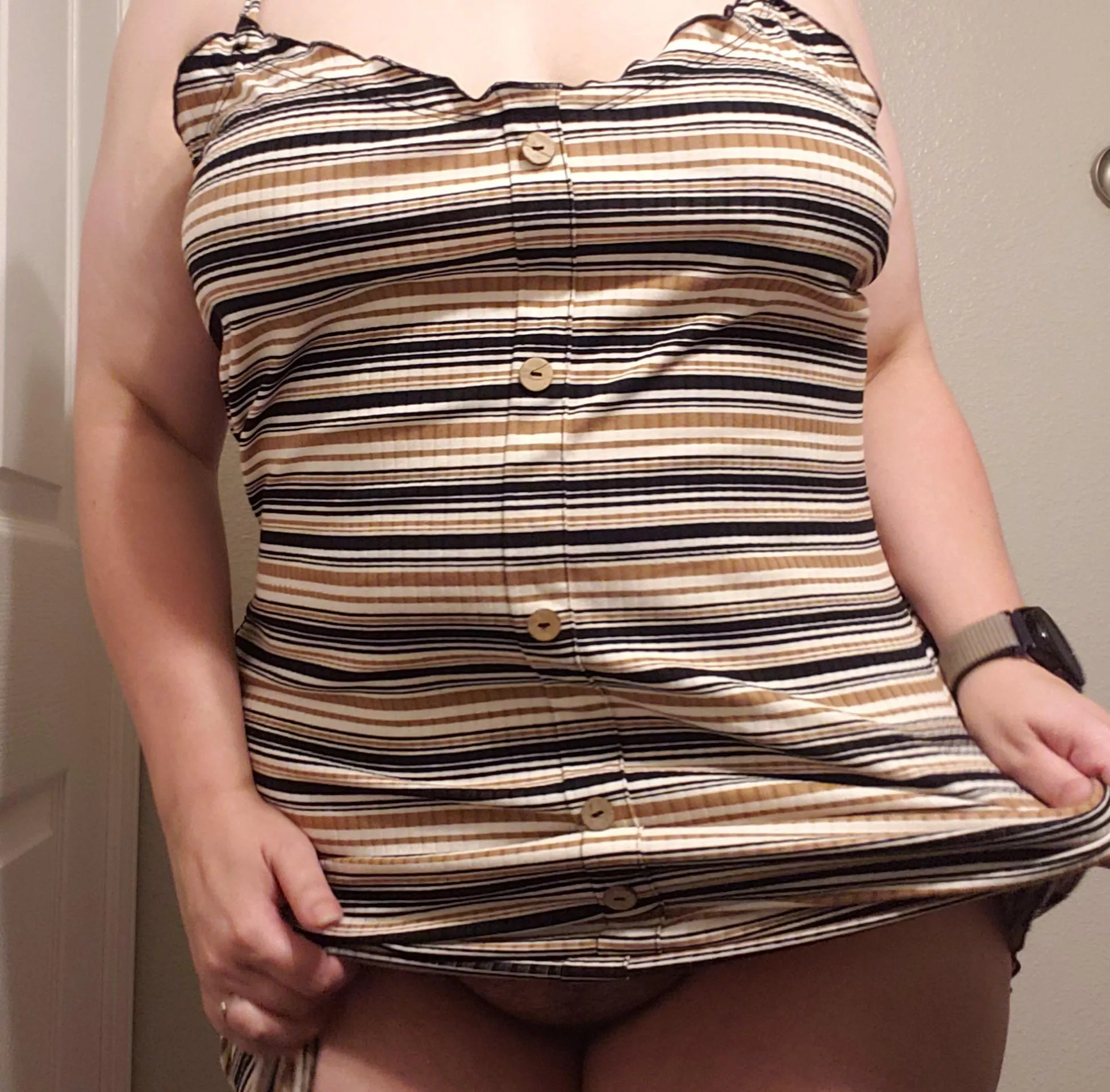 Just a little peek 😈 posted by pleaseletmecum